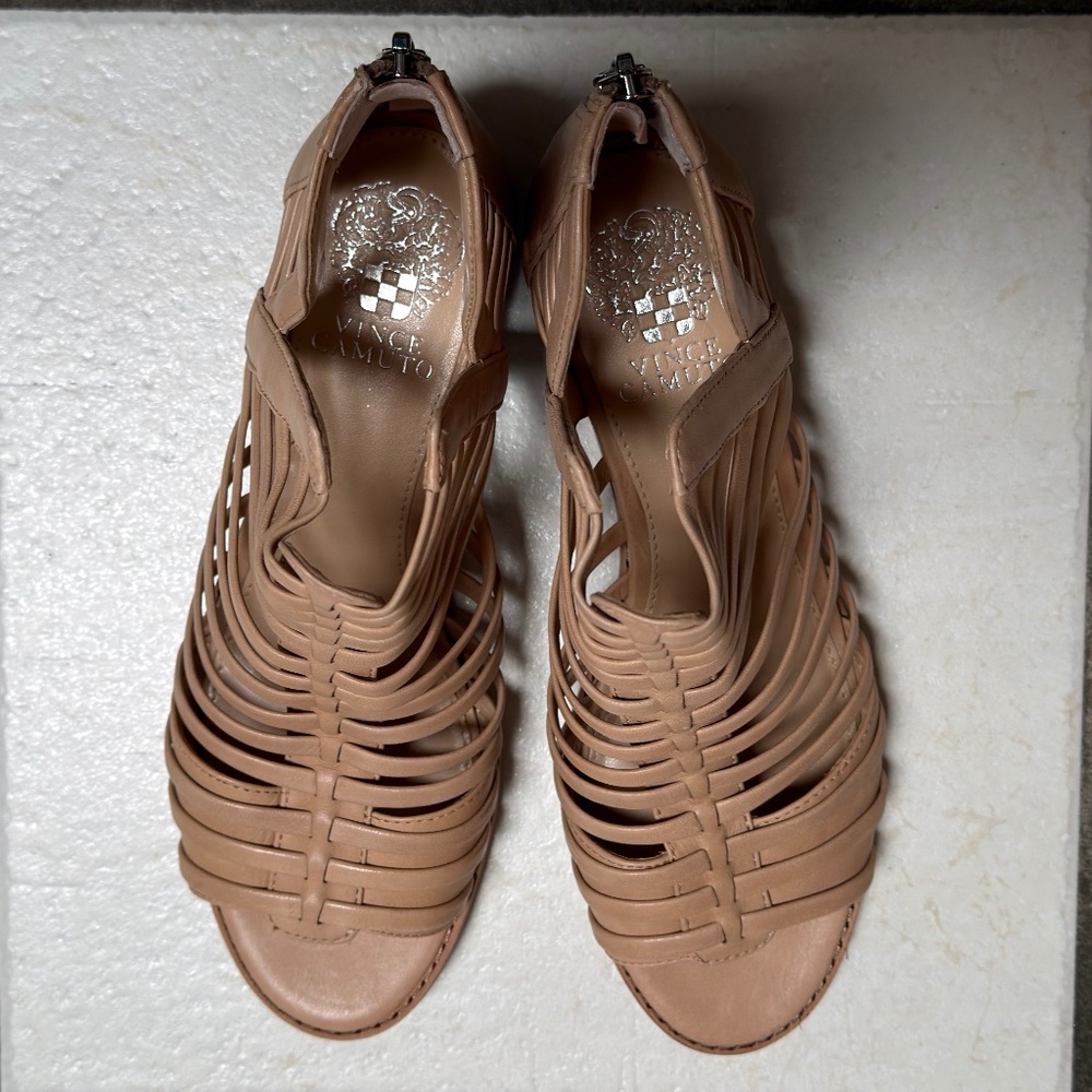 $69 Vince Camuto Revey Sandals Gladiator style Ankle zip Open toe wedge heel 8M